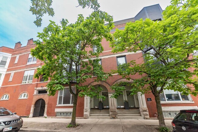 Building Photo - 2207 W Race Ave