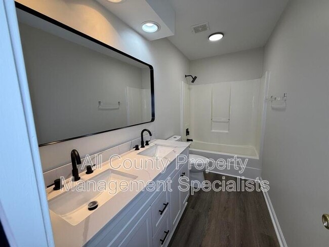 Building Photo - 122 Hounds Ct S