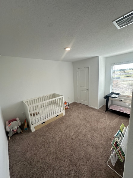 Building Photo - 1713 Knoll Rdg