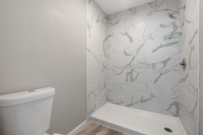 Building Photo - *RESERVED - Contact Us to Submit A Backup App!* Fully Renovated 4BR/2.5BA Gem in Sought-After Ben...