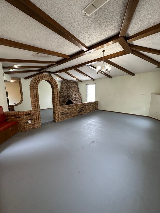 Building Photo - A Large 2 Bed with Sauna and walk in Jacuzzi! Large Rec Room!