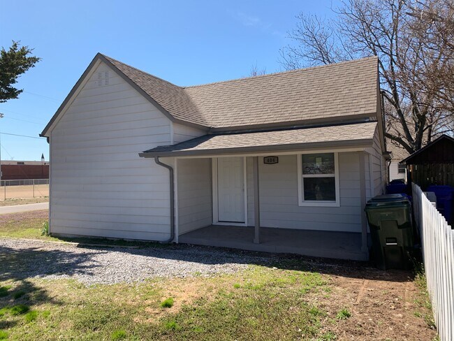 Primary Photo - 404 N Findlay Ave
