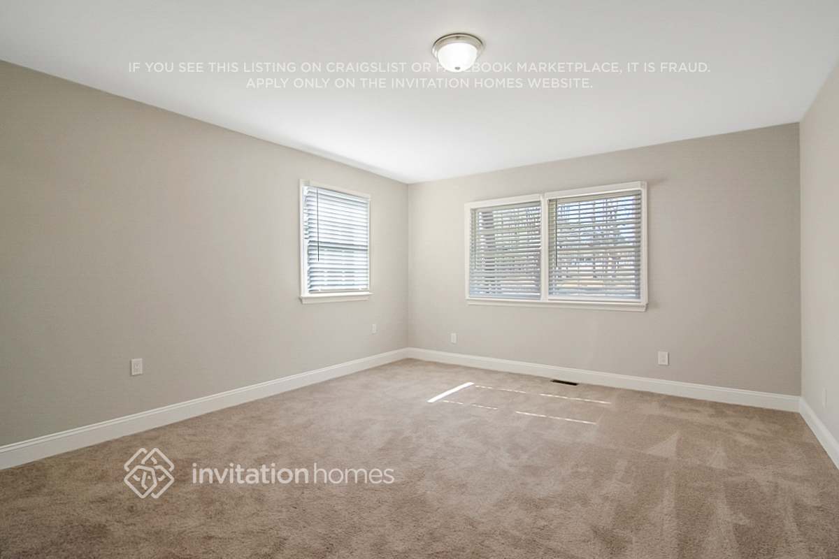 Building Photo - 1325 Sycamore Dr