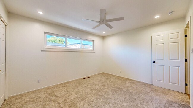 Building Photo - 1925 Leafgreen Dr