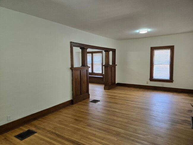 Building Photo - 252 N Lorraine Ave