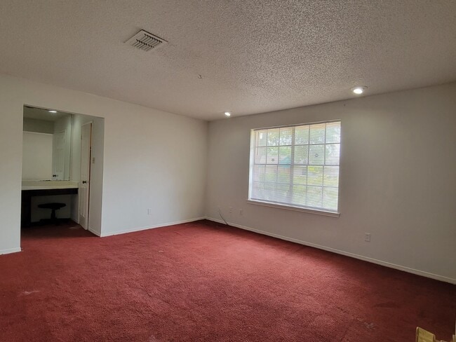 Building Photo - 11651 Woodbuck Trail
