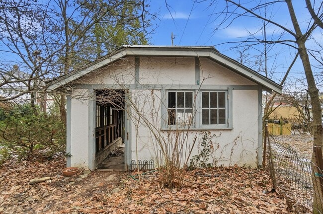 Building Photo - 2104 Iuka Ave