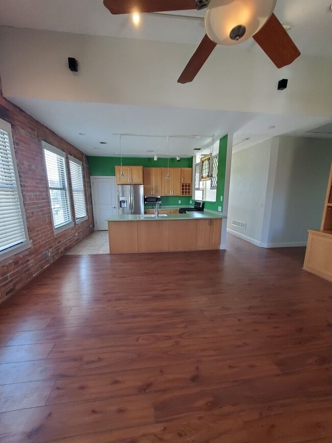Building Photo - 415 14th St