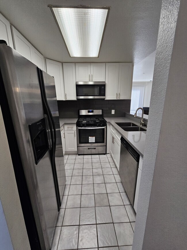 Kitchen - 1150 Granville Ave