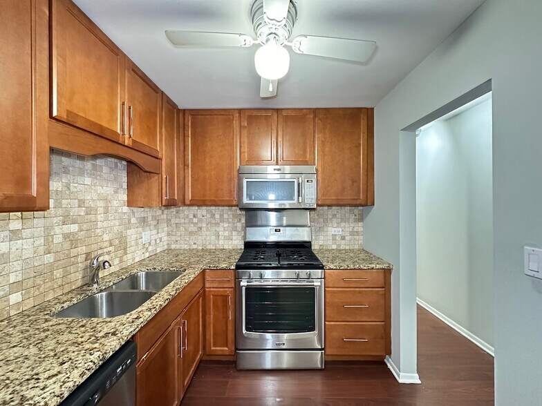 Building Photo - 701 Elm Pl