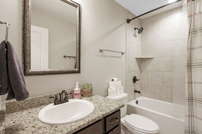 Building Photo - 647 Sire Ave