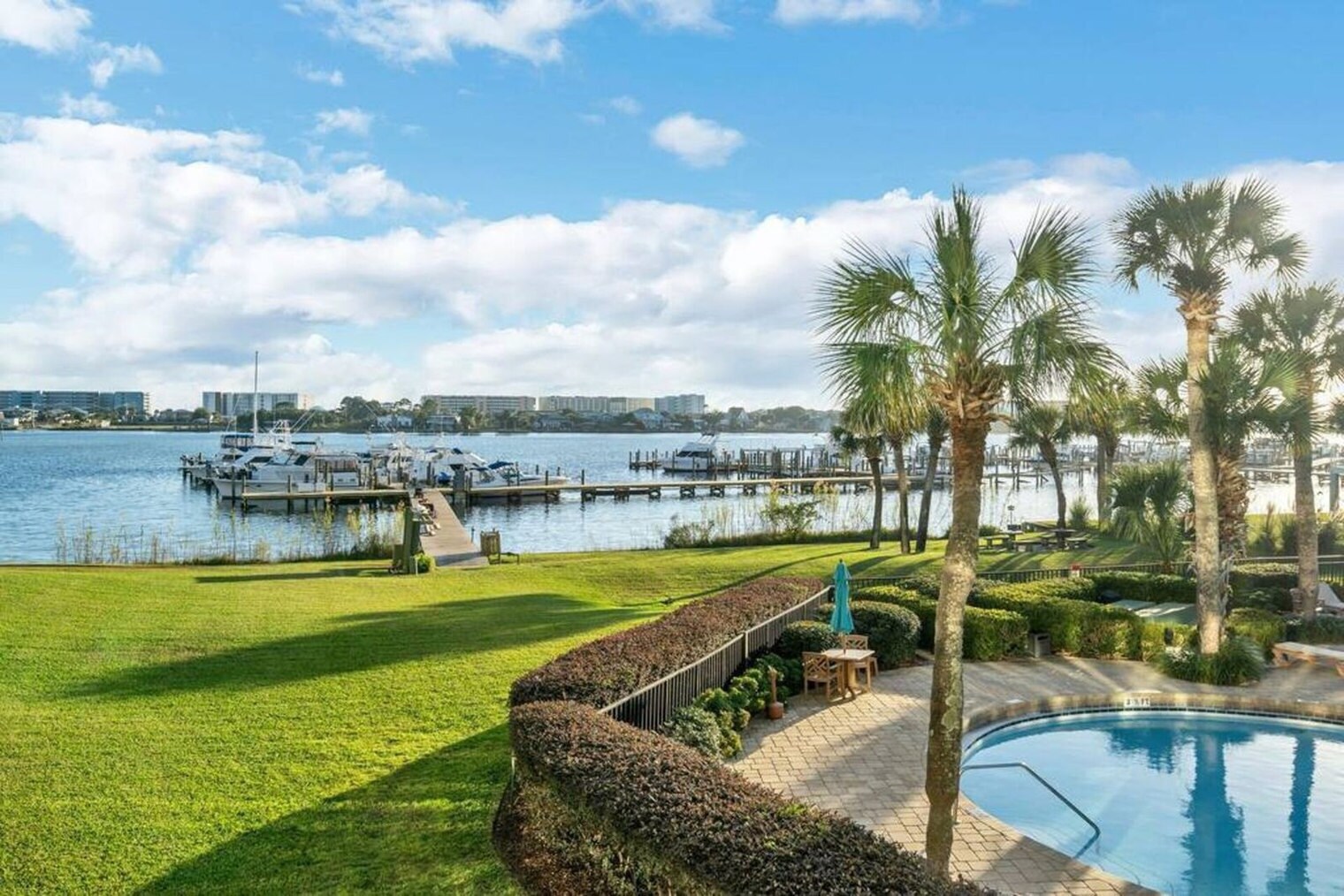 Building Photo - 214 Miracle Strip Pkwy SW