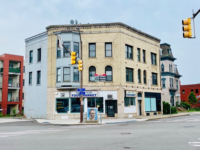 Primary Photo - 511 E Main St