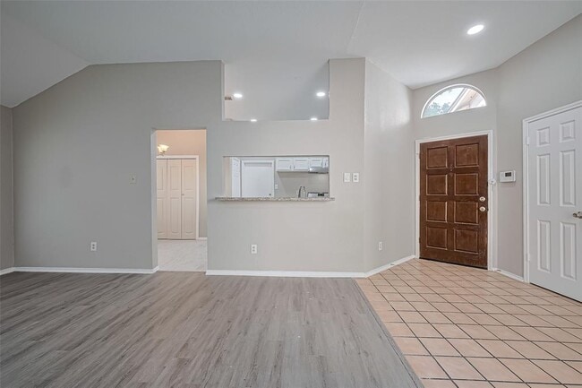 Building Photo - 2339 Loyanne Dr