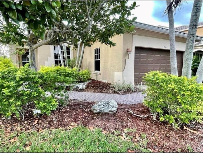 Building Photo - 7884 NW 123rd Ave
