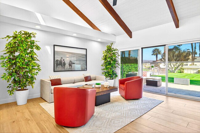 Building Photo - 352 Forest Hills Dr