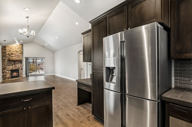 Building Photo - Single-Level 3 Bed, 2 Bath Home with Fully Fenced Backyard