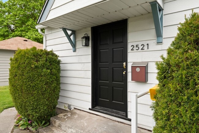 Building Photo - ***Coming soon July 1, 2026***Remodeled 4 Bed 1 Bath Shadle home Move-in Ready