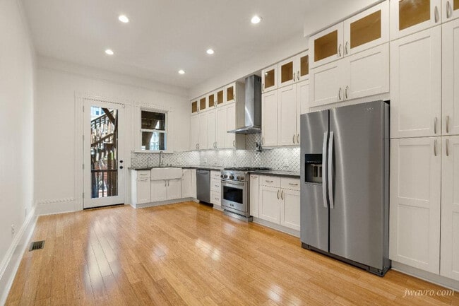 Building Photo - 814 22nd St