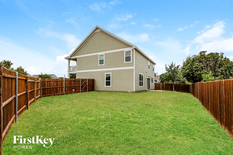 Building Photo - 2209 Windsor Farms Dr