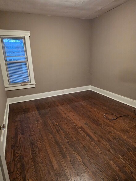 Building Photo - 1321 W 110th St