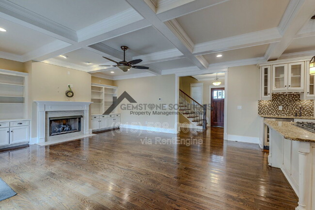 Building Photo - 210 38th Ave N