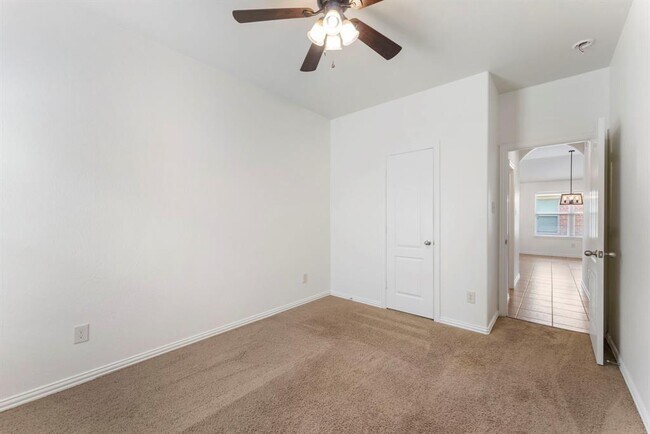 Building Photo - 28519 Lockeridge View Dr
