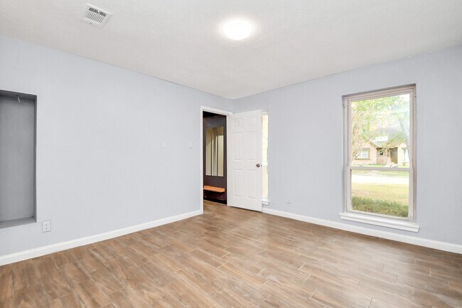Building Photo - 17903 Nanes Dr