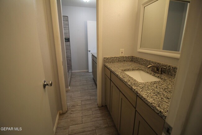 Building Photo - 351 Duanesburg St