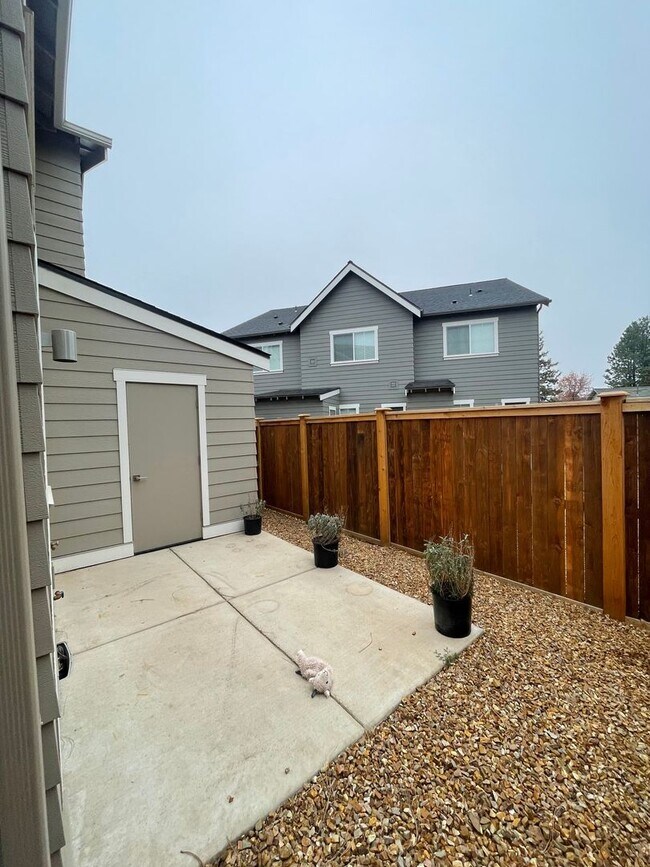 Building Photo - 61540 SE Lucia St