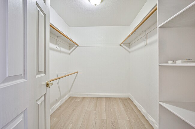 Building Photo - 6025 Egan Crest Dr