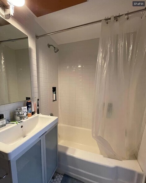 Building Photo - 849 Beacon St