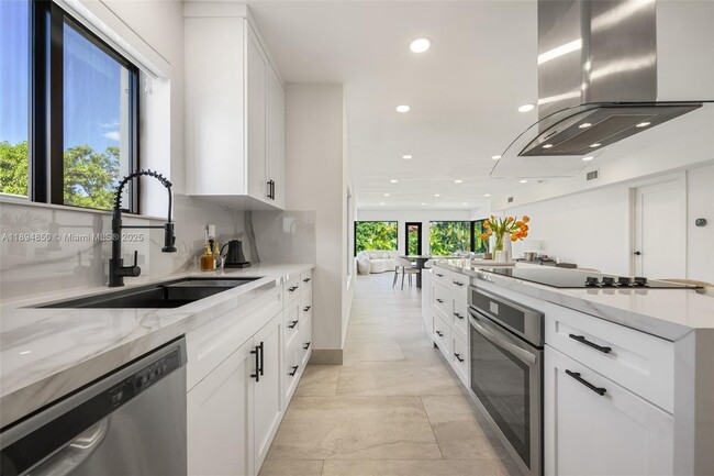 Building Photo - 615 SW 21st Rd