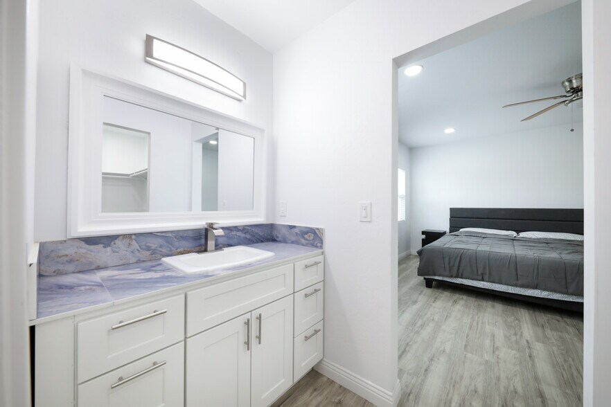 Building Photo - 501 Magnolia Ave