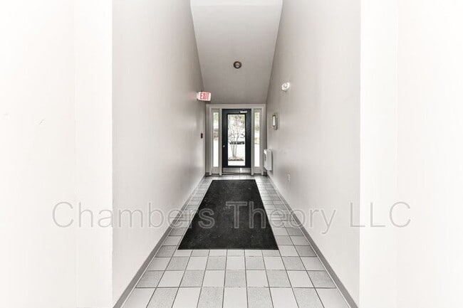 Building Photo - 275 S Pickett St
