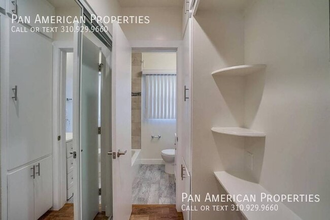 Building Photo - 451 W 4th St