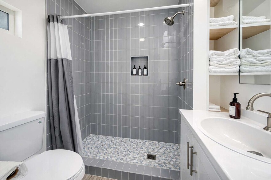 Building Photo - 822 Vanitie Ct