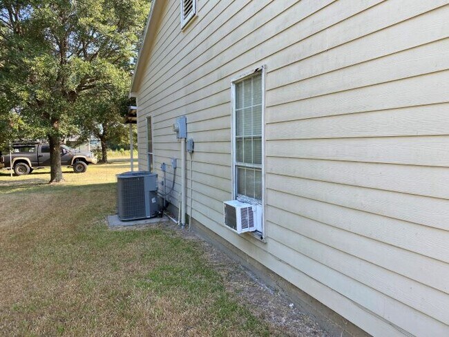 Building Photo - House K - 1252 Chace Rd.