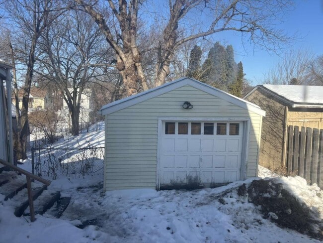 Building Photo - 1318 Benton St