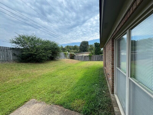 Building Photo - 8594 Sun Vista Dr N