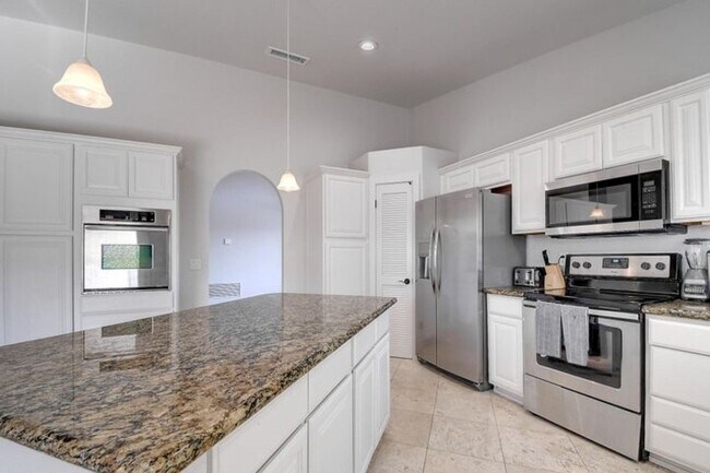 Building Photo - 5623 E Claire Dr