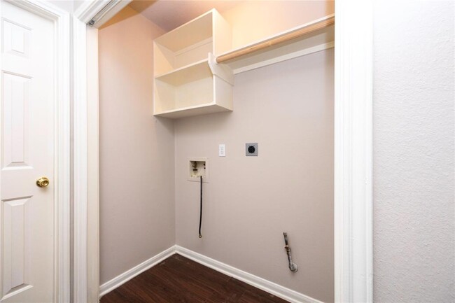 Building Photo - 3915 Lauderwood Ln