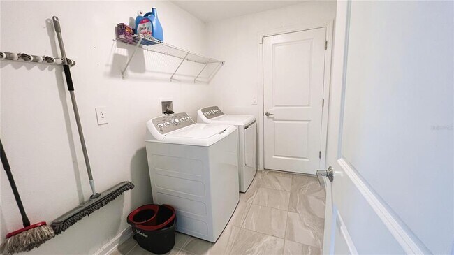 Building Photo - 1151 Pomelo St