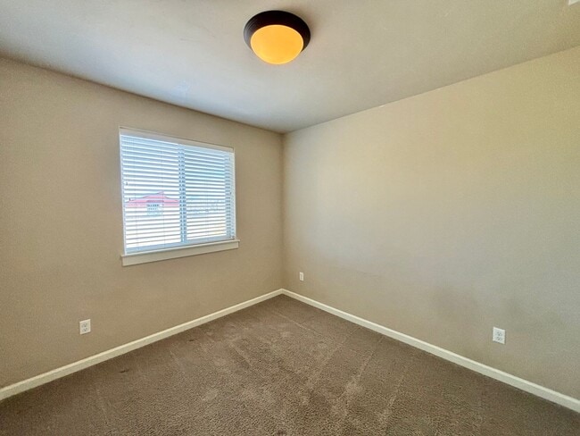 Building Photo - 2965 Yew Park Ln