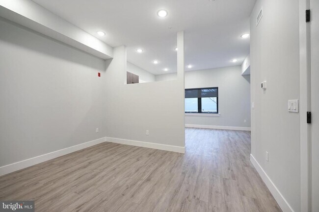 Building Photo - 845 N 15th St