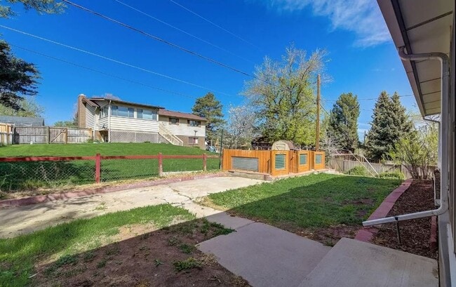 Building Photo - Newly Remodeled Home with Spacious Driveway!