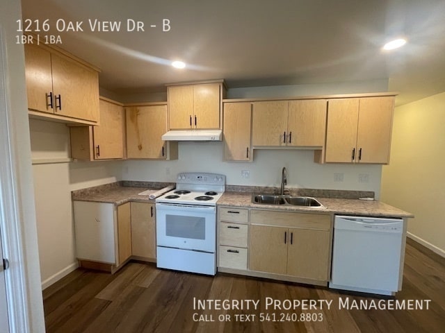 Building Photo - 1216 Oak View Dr