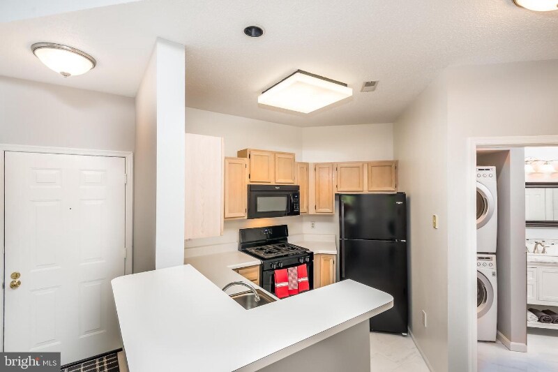 Building Photo - 6011 Rosebud Ln