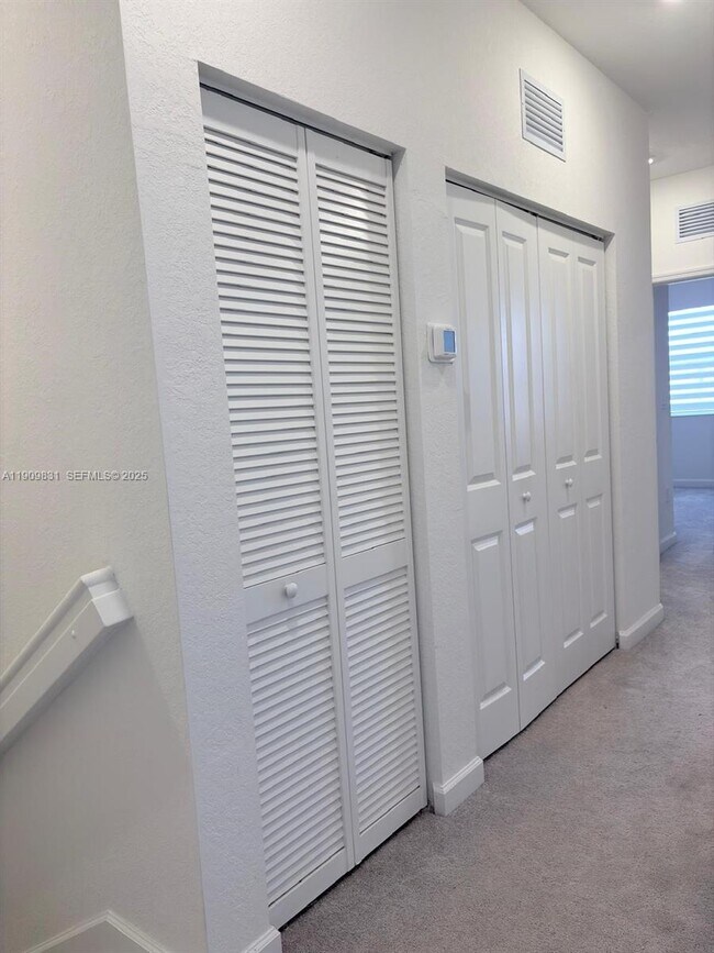 Building Photo - 2490 SE 29th St