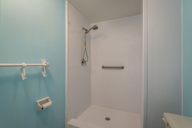 Building Photo - Harbor Oaks Place